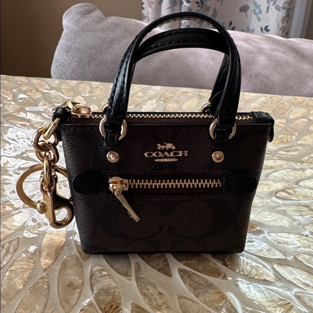 Coach signature C bag charm - Picture 3 of 5